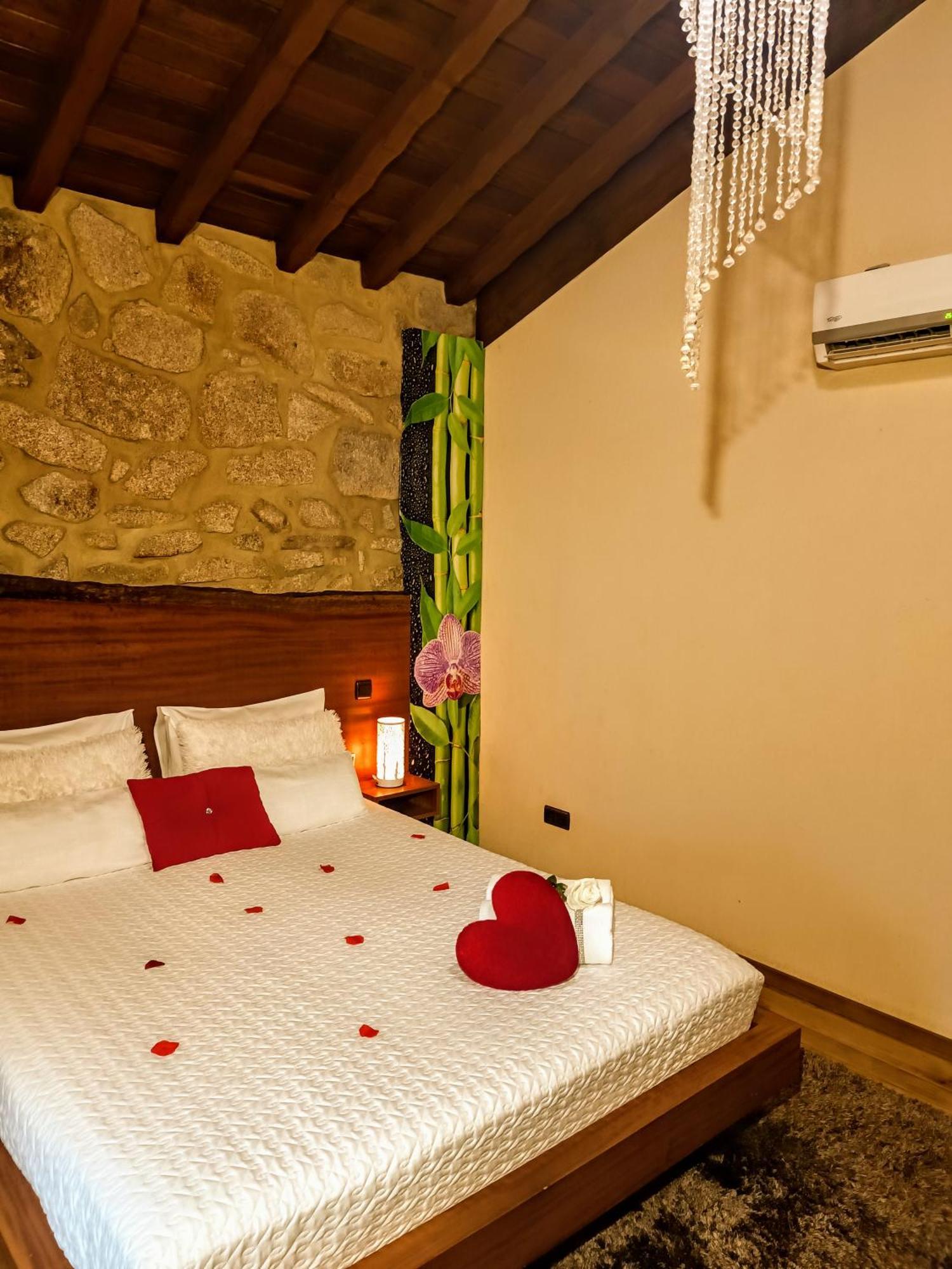 Casa Favo De Mel - Jacuzzi Privado & Lareira - Piscina Hotel อาร์กอสเดวัลเดเวซ ภายนอก รูปภาพ
