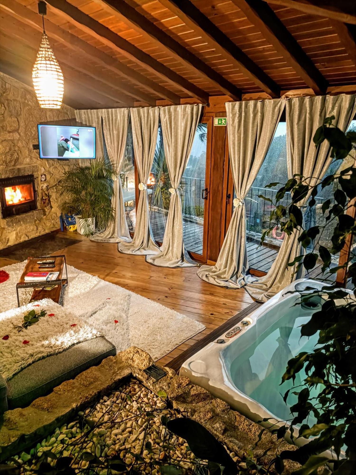 Casa Favo De Mel - Jacuzzi Privado & Lareira - Piscina Hotel อาร์กอสเดวัลเดเวซ ภายนอก รูปภาพ