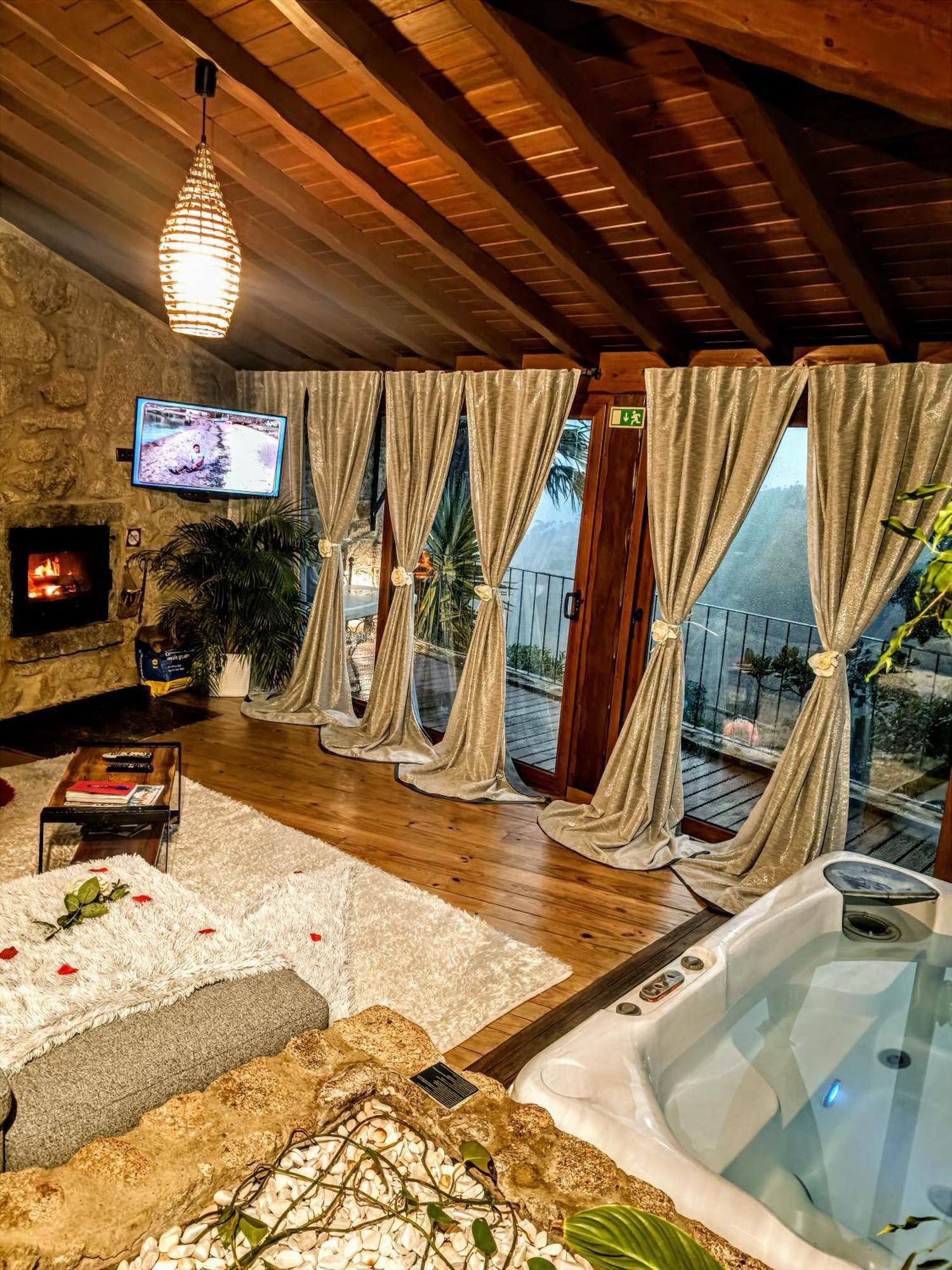 Casa Favo De Mel - Jacuzzi Privado & Lareira - Piscina Hotel อาร์กอสเดวัลเดเวซ ภายนอก รูปภาพ