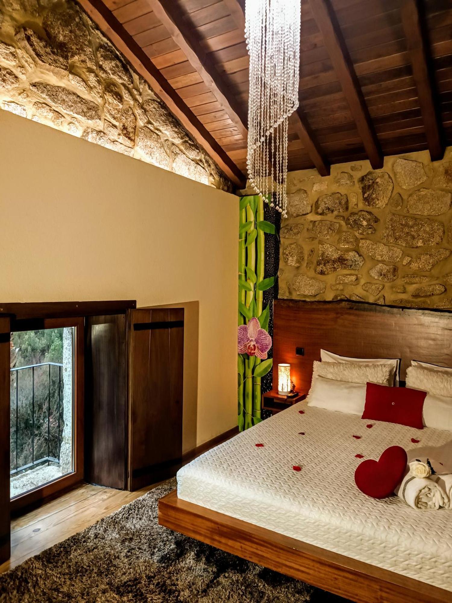 Casa Favo De Mel - Jacuzzi Privado & Lareira - Piscina Hotel อาร์กอสเดวัลเดเวซ ภายนอก รูปภาพ