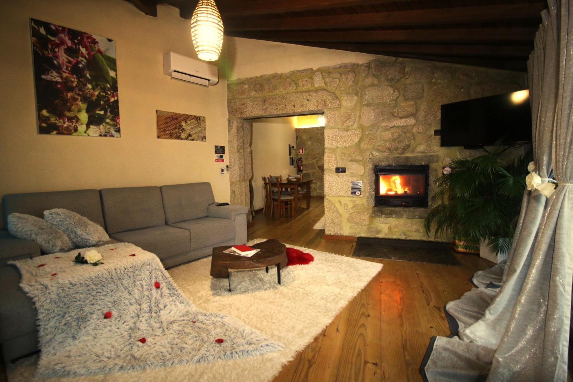 Casa Favo De Mel - Jacuzzi Privado & Lareira - Piscina Hotel อาร์กอสเดวัลเดเวซ ภายนอก รูปภาพ